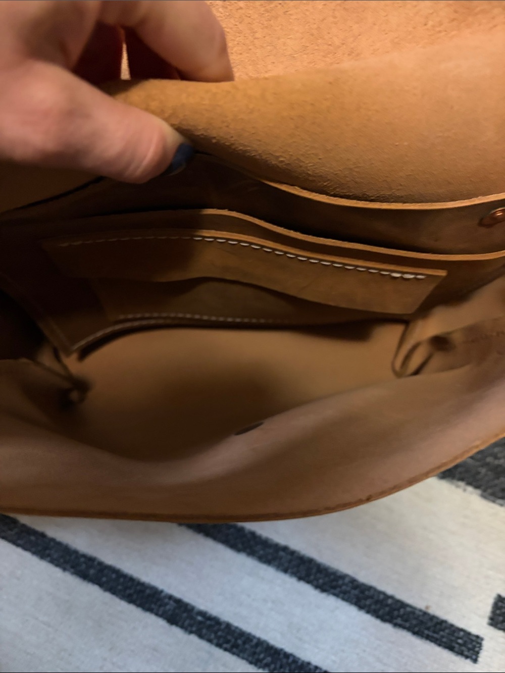 Bergamot & Amor Crossbody Bag - Picture 3 of 4